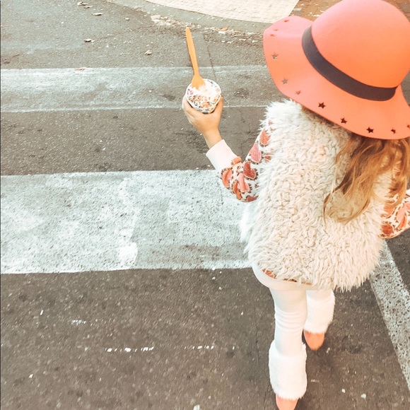 OshKosh B'gosh Other - Trendy Toddler Girls 2 Piece Faux Fur Set 4T